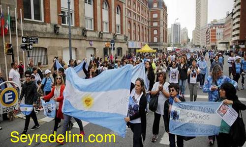 Arjantin’de, kaybolan denizaltının mürettebatı için yürüyüş