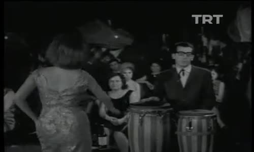 Ajda Pekkan-Göz Göz Değdi Bana izle