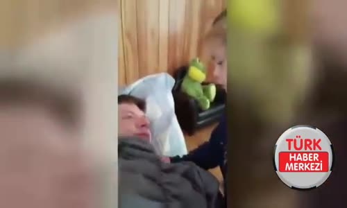 Babasını Sakalsız Görünce Küçük Kız Arkasına Bakmadan Kaçtı 