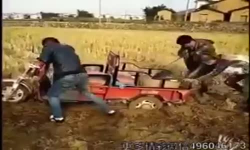 Araç bataklıktan çıktı ama kendileri çıkamadı .....Şaka Gibi Komedi