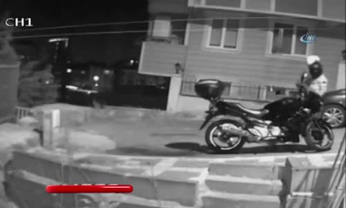 Park Halindeki Motosikleti Çaldılar 