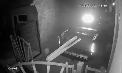 Kamyonet Kasasından Düşen Adam 