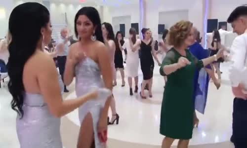 Halay'ı Baştan Yazan Kız