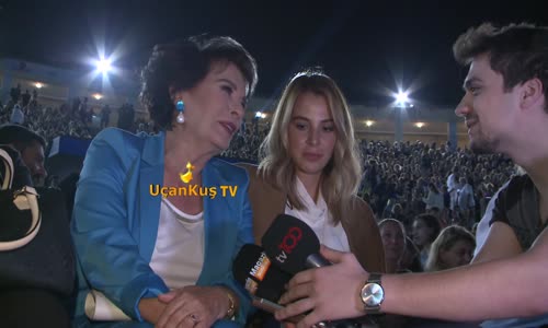 Hülya Koçyiğit Torunu İle Ajda Pekkan'ı İzledi