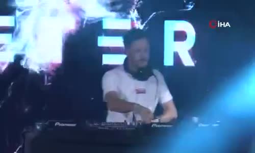 Ünlü Dj Burak Yeter  - Biz 2 Saat Eğlendiririz Kendini Dj Sananlar 10 Dakika Eğlendirir