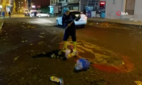 Her Pazarda Aynı Manzara Tonlarca Çöpün Çilesini Temizlikçiler Çekiyor