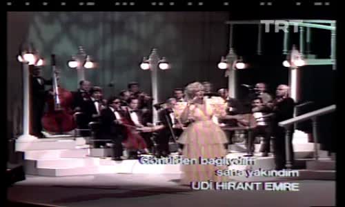 Emel Sayın-Gönülden Bağlıydım Sana Yakındım izle