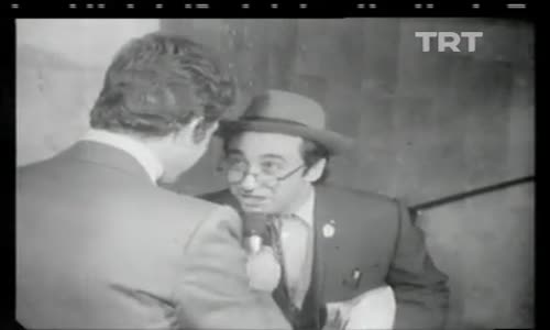 Müjdat Gezen'in Yaşlı Öğrenci Skeci izle