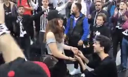 Evlilik Teklifi Reddedilince Teselliyi Taraftarlarda Bulan Genç 