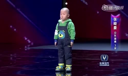 Çocuktan Beklenmedik Komik Dans