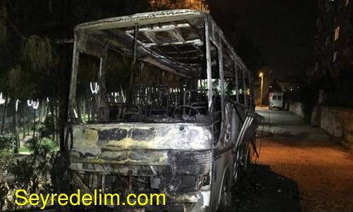 Ümraniye’de park halindeki otobüs alev alev yandı