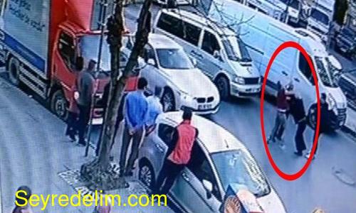 Sürücülerin trafikte bir saat süren tekme tokat kavgası kamerada