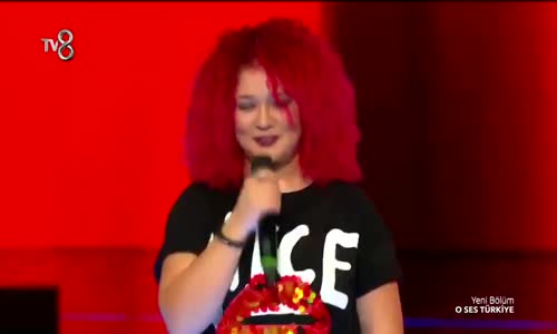 Yarışmacının Saçları Jürinin İlgisini Çekti