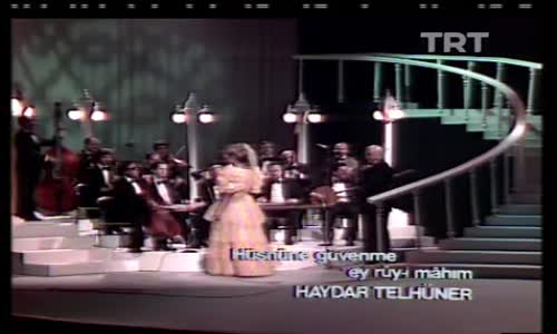 Emel Sayın-Hüsnüne Güvenme Ey Ruy-i Mahım izle