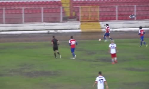 Yeşil Sahalarda Su Topu Gibi Futbol Maçı