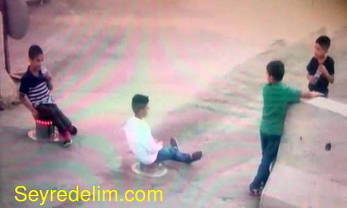 Oyun oynarken, mantar bariyere sıkıştı