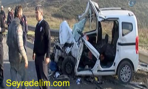 İstanbul'da midibüs ile otomobil çarpıştı: 1 ölü, 4 yaralı