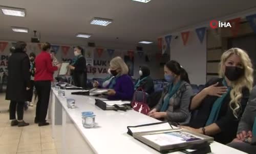 Rus gelin Ksenia’nın AK Parti’yi seçtiğini duyan yerleşik yabancılar üyelik için kuyruğa girdi 