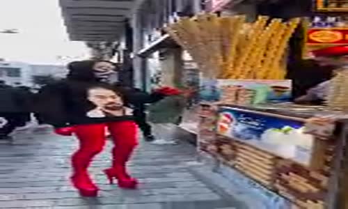 Maraş Dondurmacısından Dondurma Alan Garip Tip