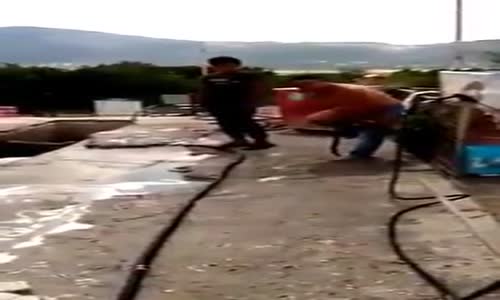 Oto Yıkamacıda Yıkanan Yurdum İnsanı