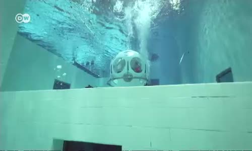 Sualtı Restoranında Akşam Yemeği