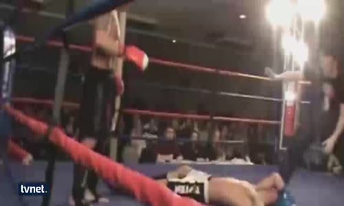 Attığı Tekmeyle Nakavt Oldu!