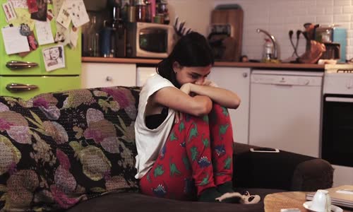 Hoşlandığın Çocuktan Mesaj Beklerken Yaptığın 7 Garip Hareket