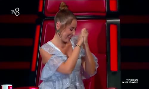 Hadise’den Üst Üste Gelen Frikikler O Ses Türkiye