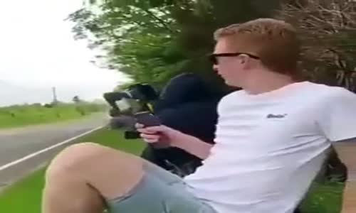 Motosikletlerin Hızından Korkan Eleman 