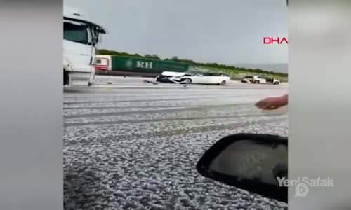 Dolu Yağışını Çekerken Feci Kazayı Görüntüledi