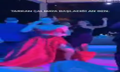 Tarkan'ın Şarkısıyla Kendinden Geçen Kız 