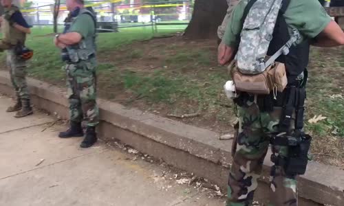 Abd'de Gösteriye Silahlarıyla Geldiler