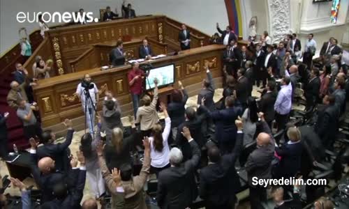 Venezuela'da Siyasi Tansiyon Yükseliyor