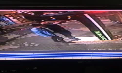 Boks Makinesi ile Kanlı Bıçaklı Olan Gençler