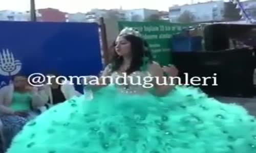 Renk Değiştiren Gelinlik ile Roman Düğünü