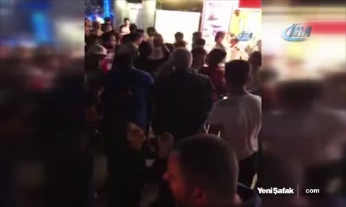 Taksim'de Otelden Atılan Paralar İzdihama Neden Oldu