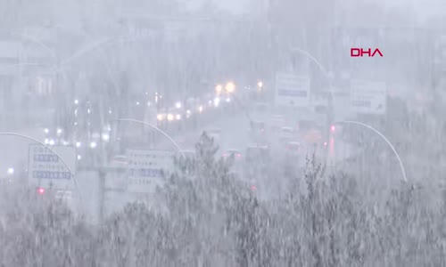 Ankara'da lapa lapa kar yağıyor- İşte o görüntüler 