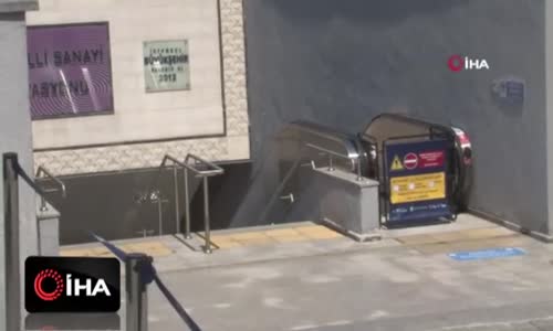 Metro istasyonu yürüyen merdivenine binen kadın, dehşeti yaşadı 