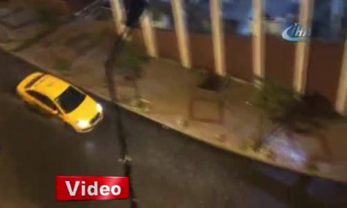 İstanbul'da Sağanak Yağış Etkisini Arttırdı