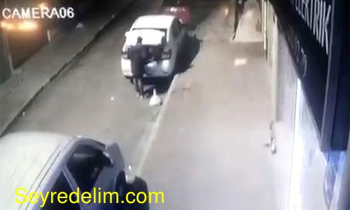 Otomobilin bagajından takım çantası çaldı