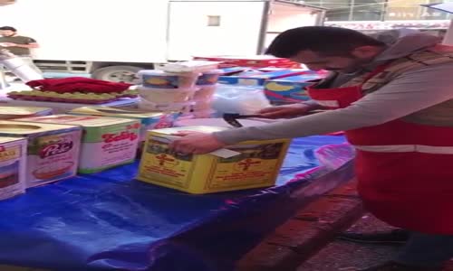 Peynir Tenekesini Açarken Adeta Hipnoz Etkisiyle Sanat Eseri Ortaya Çıkaran Pazarcı 