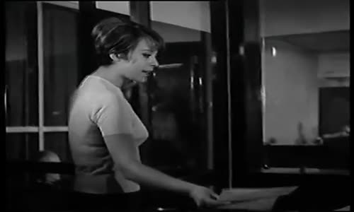 Sen Yanımda Kal Diye Binlerce Kağıt İmzalarım