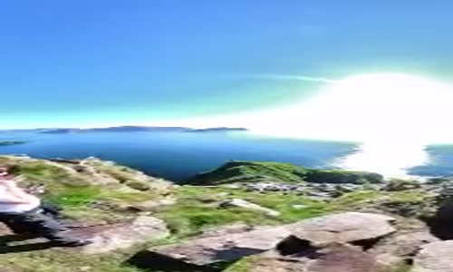 Uçurumun Kenarında Telefonundan Olan Kadın