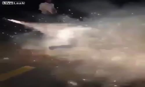 Poposunda Hava Fişek Patlatan Eleman