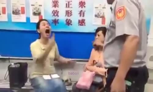 Konuşmama Hakkını Kullanmak İstemeyen Kadın