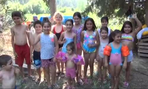 Traktör Havuzunda Serinleyen Köy Çocukları