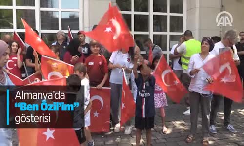 Almanya'da Ben Özil’im Gösterisi