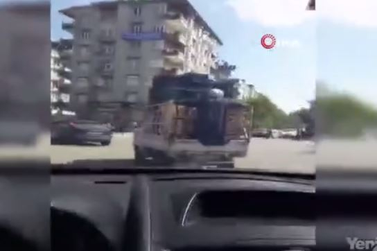 Pazar Kasalarına Kendini Siper Eden Kadın Şoke Etti