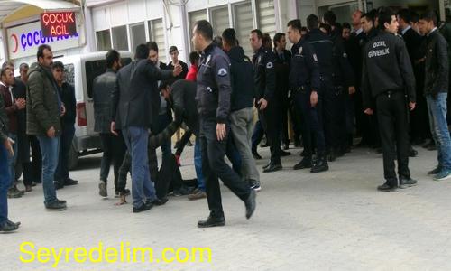 Kazağının koluna gizlediği bıçakla dehşet saçtı!