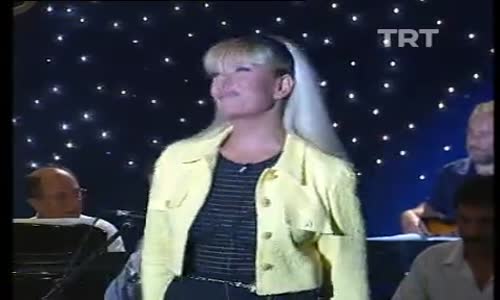 Emel Sayın-Er Ya Da Geç izle